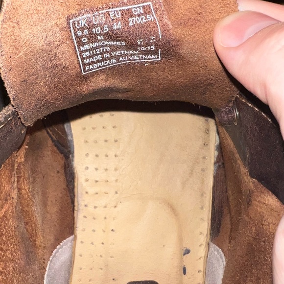 Men’s (Sz 9.5) Clark’s Chukka Boots - Picture 3 of 4